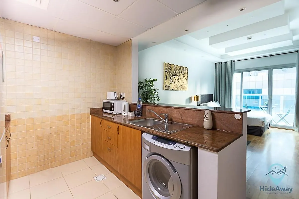 Apartment Cozy Studio L Dubai Marina L Parking, Pool & Gym