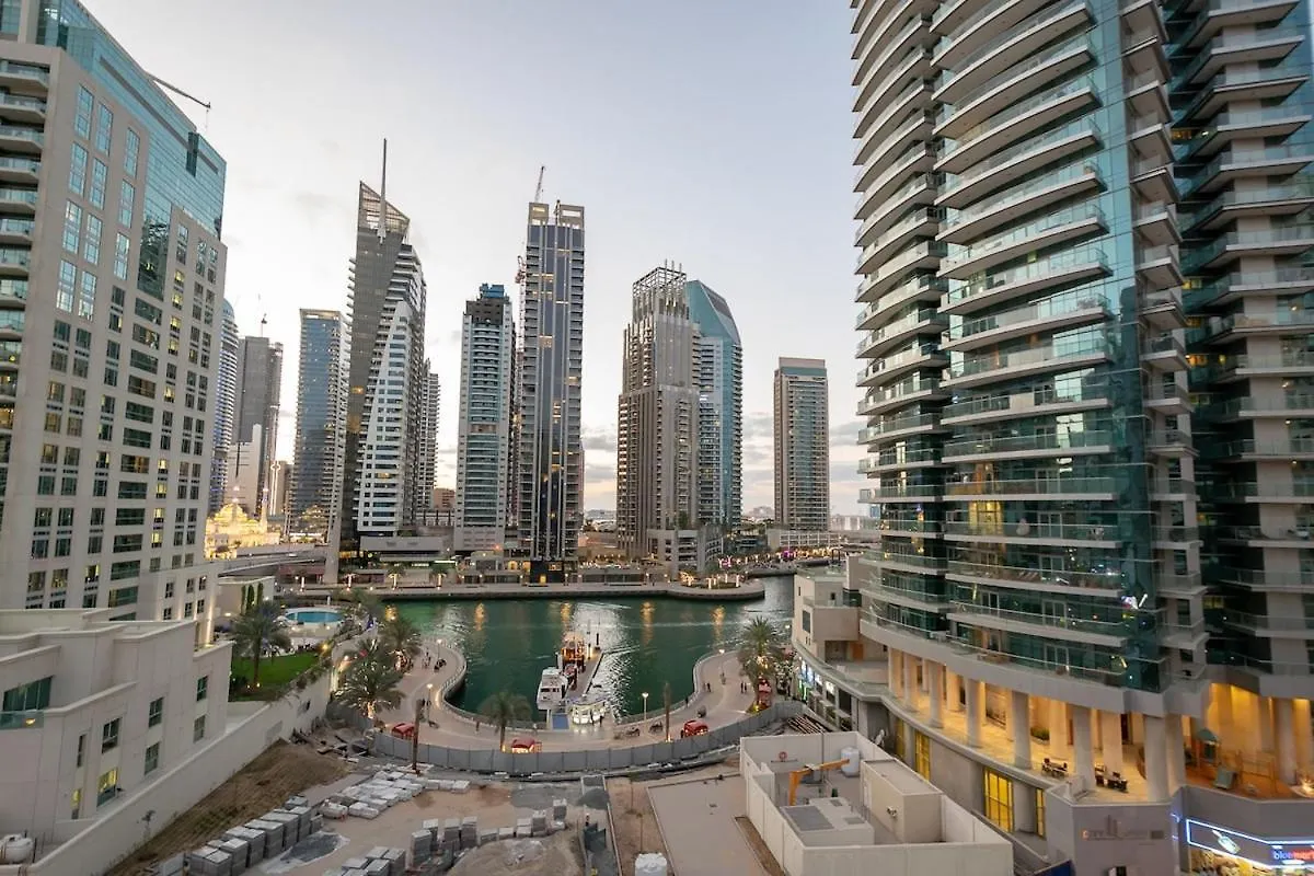 Cozy Studio L Dubai Marina L Parking, Pool & Gym Apartment